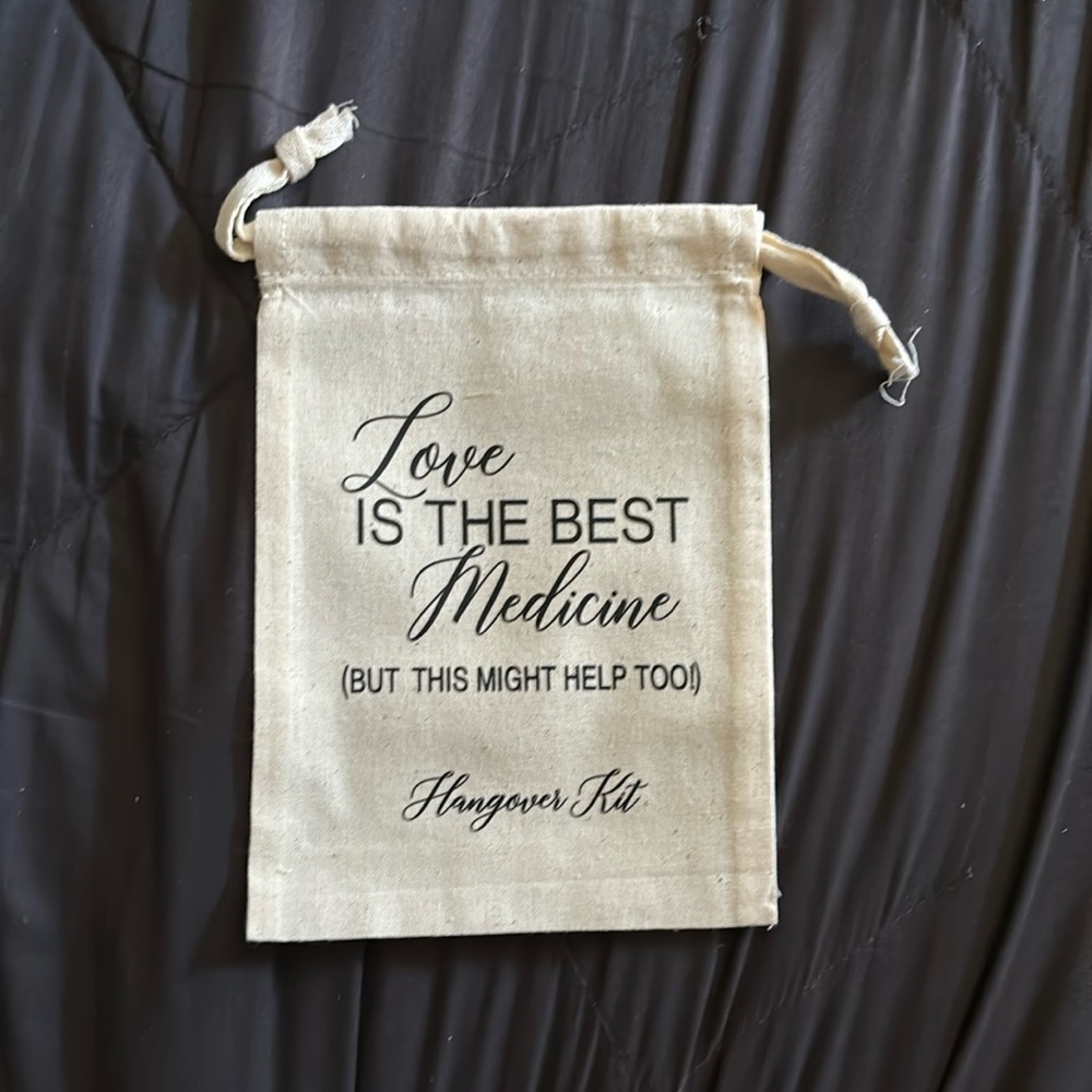 Hang over kit bags for parties 18 pack